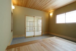 引き違いの玄関（格子）建具