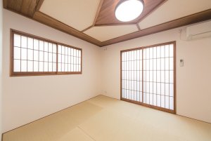 飾り天井を施した客間和室