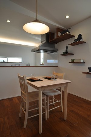 猫用のキャットウォークを壁面に設けました