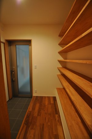 大容量収納がある家族玄関