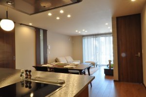 トーヨーキッチン、ハイタイプ建具を使用したLDK
