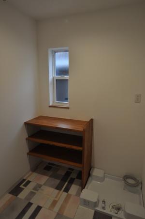 脱衣室に造作収納