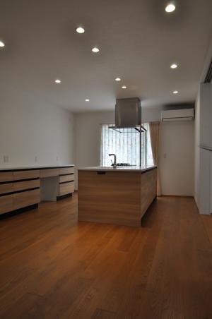 家族みんなで料理が手伝えるアイランドキッチン