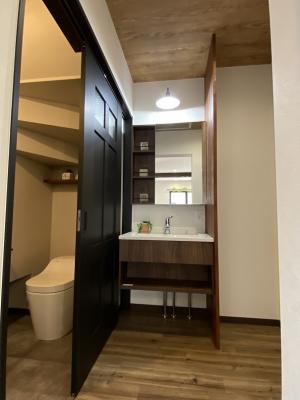 トイレに隣接する洗面台