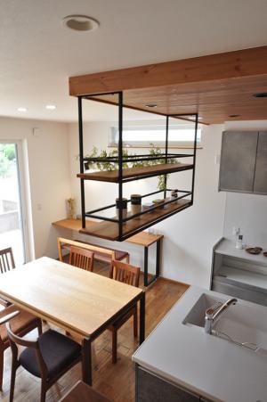 アイアンラックの設置位置にもこだわりました