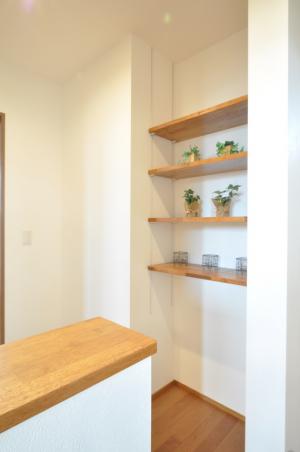 廊下にある可動棚