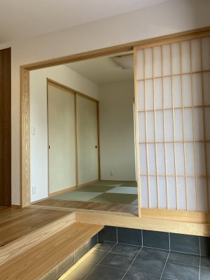 メンテナンスがしやすいワーロン障子を使用した和室