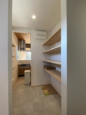 ﾊﾟﾝﾄﾘｰとしても使える収納スペース