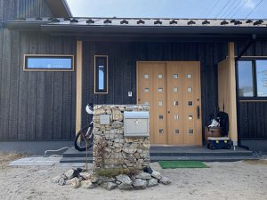 玄関先にガビオンを設置