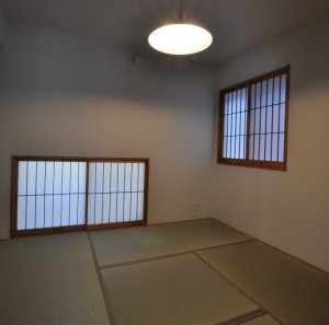 地窓を採用した和室
