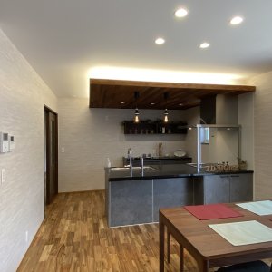 キッチン天井にレッドシダー