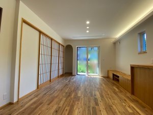 木の温もりと自然の力を感じられるLDK