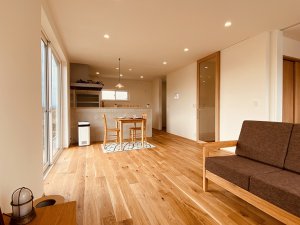 無垢材の床で雰囲気が出ているLDK