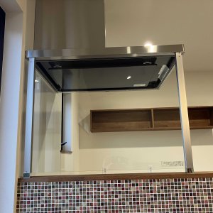 ガラスのパーティションで清掃性と開放感