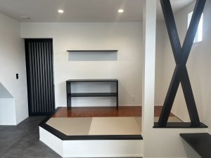 腰掛けやすい高さの小上がり