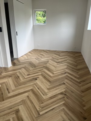 ヘリンボーンの床