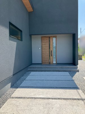 片袖玄関ドアで明り取り