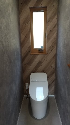 アクセントの効いたトイレ空間