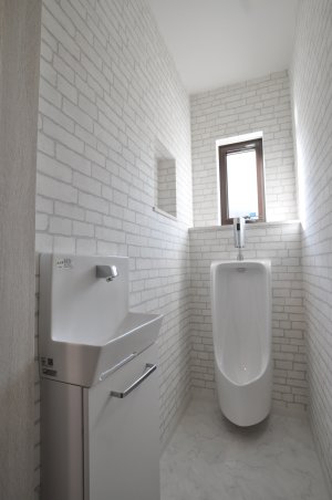 多世帯住宅の場合男子トイレもあると便利ですね