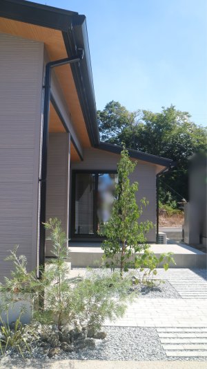 リビングからのタイルデッキ