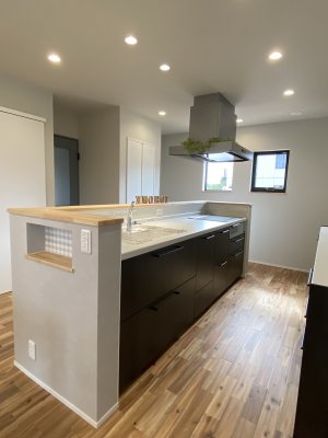 調理中便利なコンセントも設置