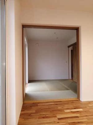 現代風の柱が見えない大壁和室