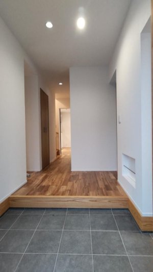 スリッパ用のニッチで玄関まわりがスッキリ