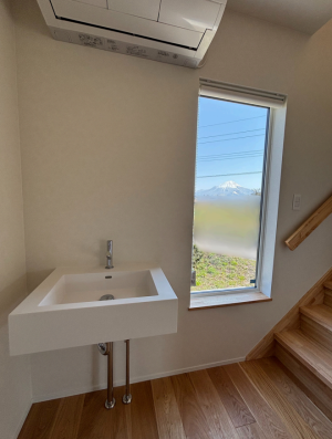 手洗いからの眺めで一日の始まり