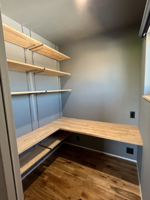 主寝室奥に設けた書斎はまるで大人の隠れ家！