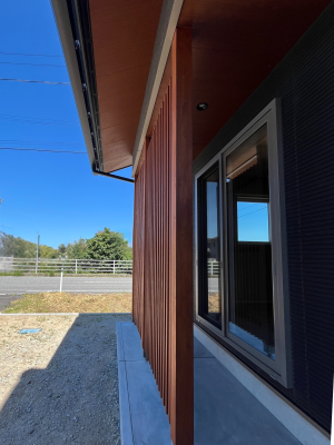 木格子の存在感！機能的であり美しい佇まいを演出しています！木格子、いいですよね・・・。