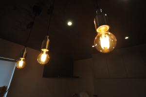 温かな光がバータイムを演出