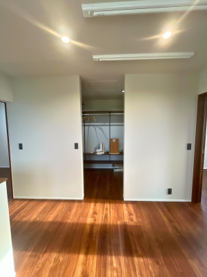 ２Fホールには家族全員分の服をたっぷり収納！