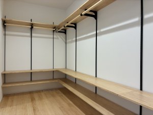 4帖のファミリークローゼットに
家族全員分の服をたっぷり収納◎