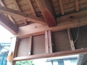 梁はしっかり構造を安定させていました