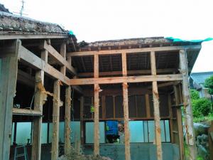 土間台所に隣接して蔵があり、蔵を解体した所