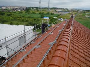 この度は屋根瓦の上に太陽光発電を設置されました。