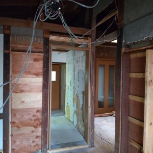 抜けない柱はそのままに。